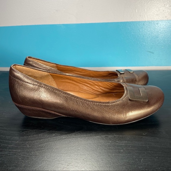 clarks artisan flats